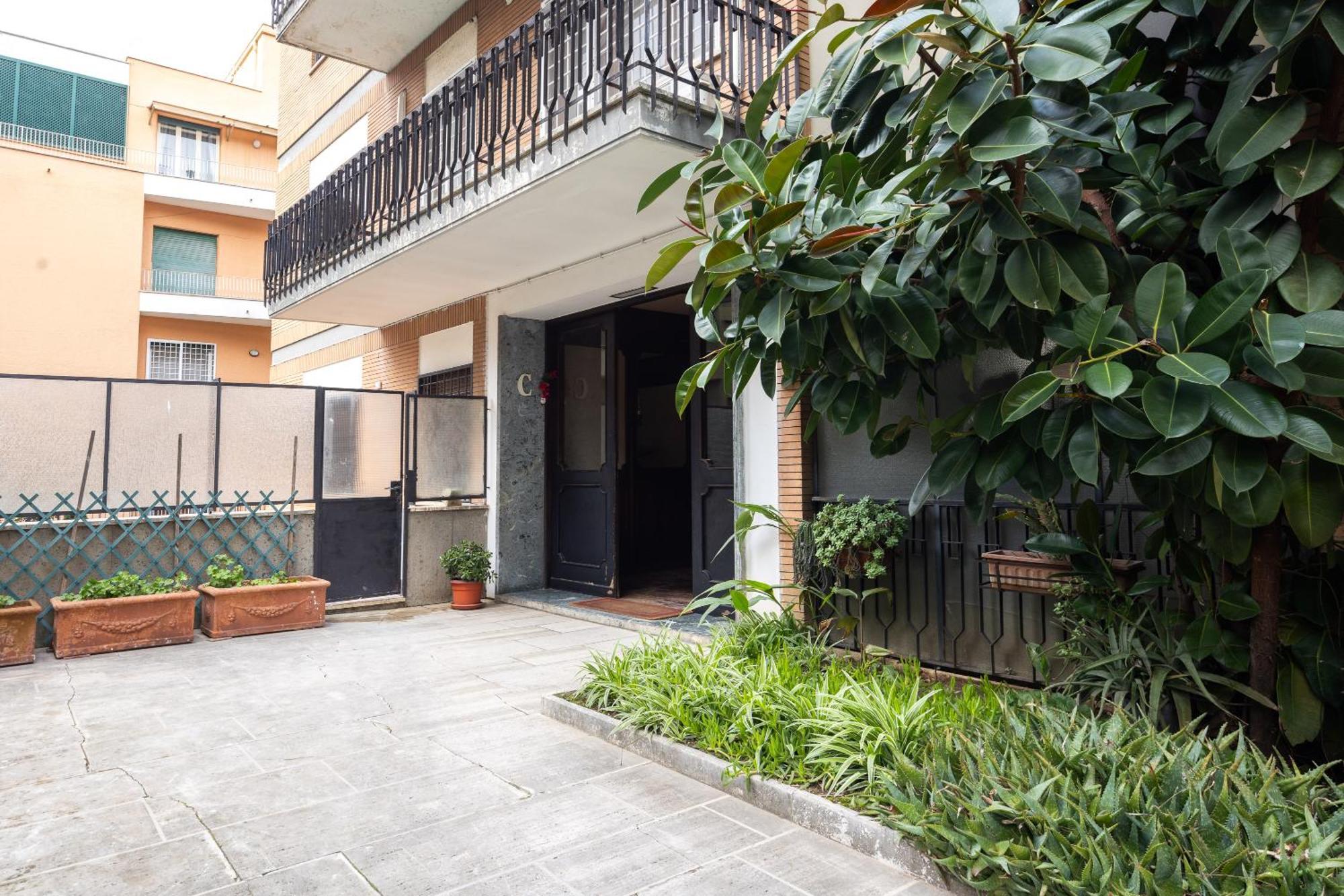 Garden House By Buddyrent Apartment