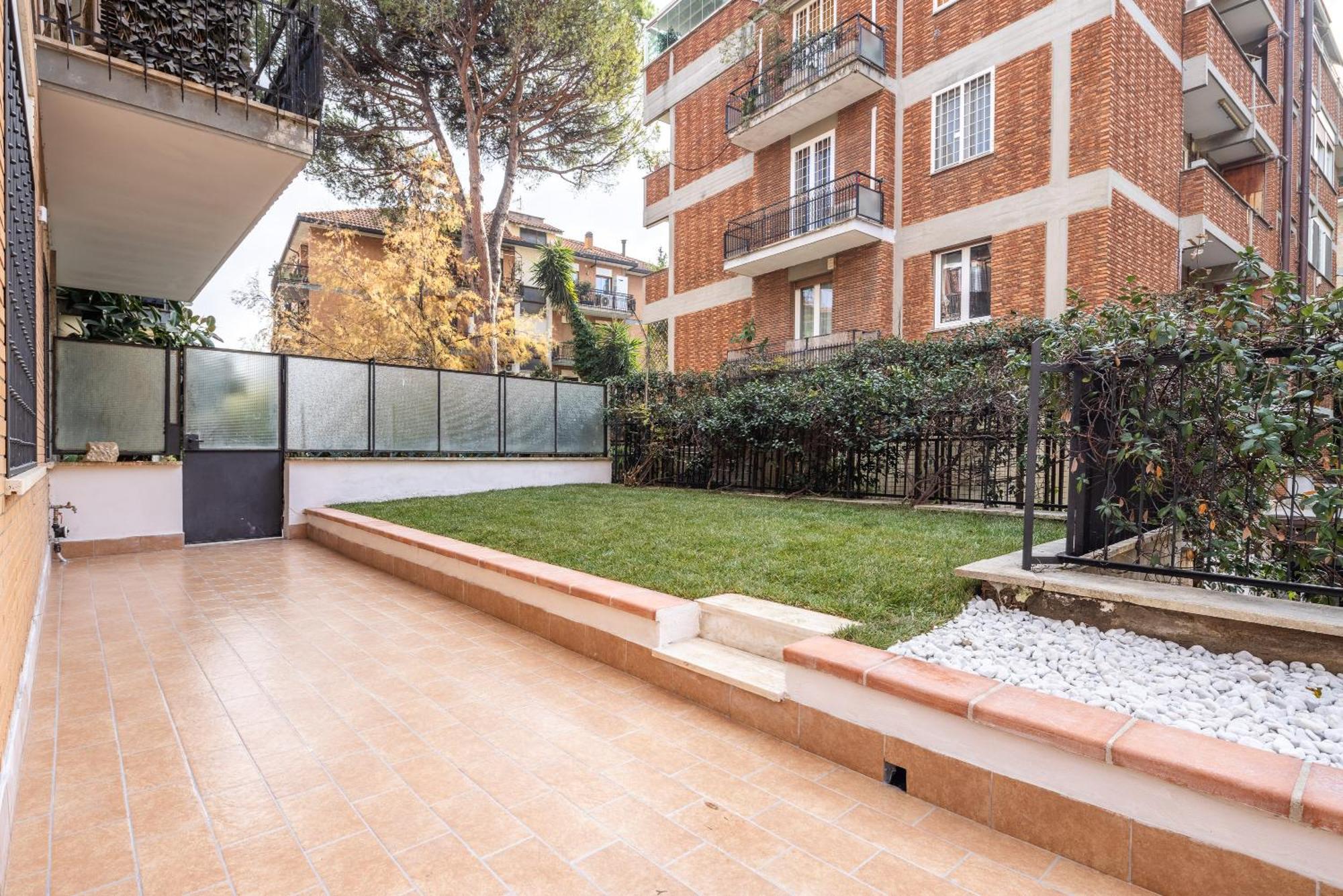 Garden House By Buddyrent Apartment *
